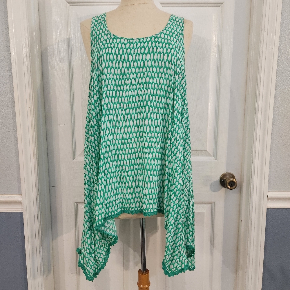 Green and White Sleeveless Tunic Tank